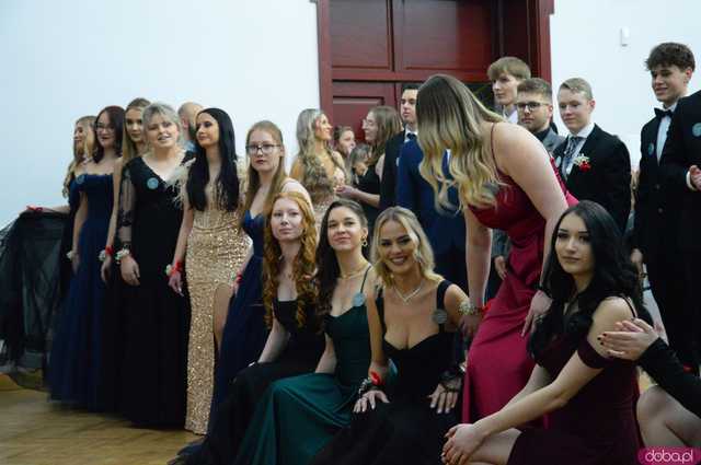 [FOTO, WIDEO] Ten wieczór zapamiętają na długo! Studniówka Zespołu Szkół Ponadpodstawowych w Ziębicach