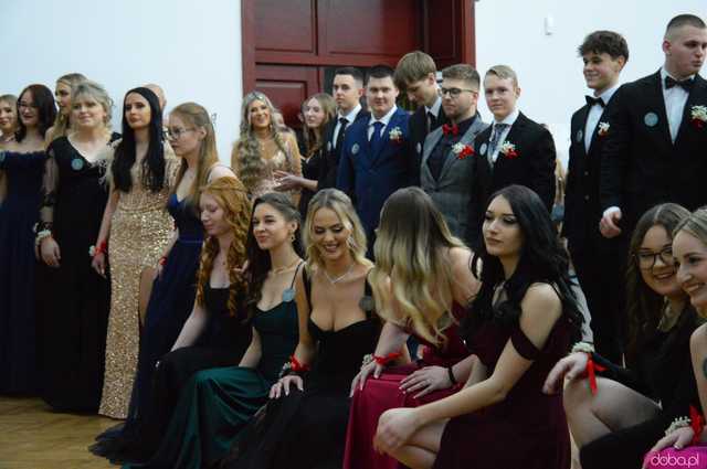 [FOTO, WIDEO] Ten wieczór zapamiętają na długo! Studniówka Zespołu Szkół Ponadpodstawowych w Ziębicach