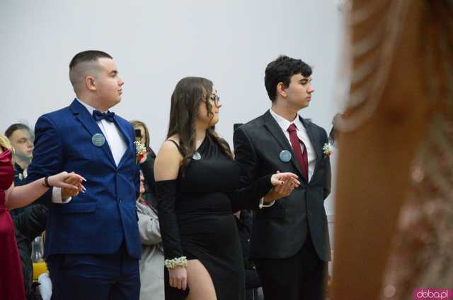 [FOTO, WIDEO] Ten wieczór zapamiętają na długo! Studniówka Zespołu Szkół Ponadpodstawowych w Ziębicach