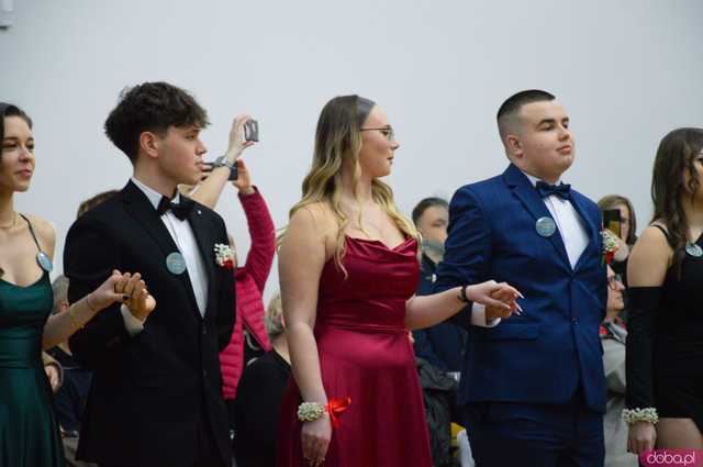 [FOTO, WIDEO] Ten wieczór zapamiętają na długo! Studniówka Zespołu Szkół Ponadpodstawowych w Ziębicach