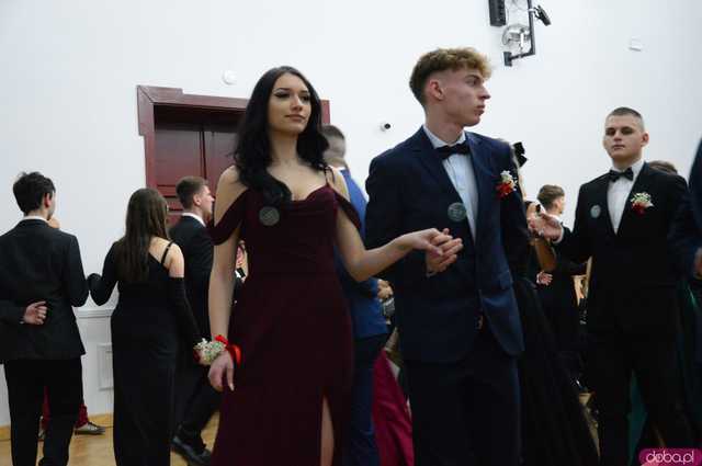 [FOTO, WIDEO] Ten wieczór zapamiętają na długo! Studniówka Zespołu Szkół Ponadpodstawowych w Ziębicach