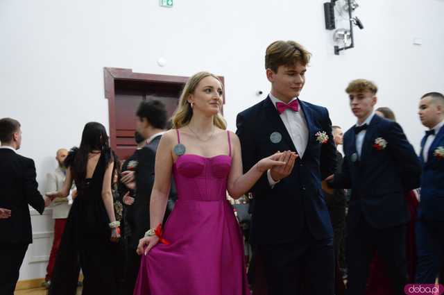 [FOTO, WIDEO] Ten wieczór zapamiętają na długo! Studniówka Zespołu Szkół Ponadpodstawowych w Ziębicach