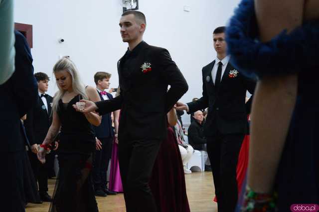 [FOTO, WIDEO] Ten wieczór zapamiętają na długo! Studniówka Zespołu Szkół Ponadpodstawowych w Ziębicach