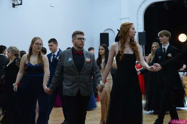 [FOTO, WIDEO] Ten wieczór zapamiętają na długo! Studniówka Zespołu Szkół Ponadpodstawowych w Ziębicach