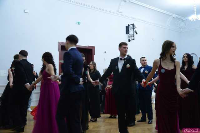 [FOTO, WIDEO] Ten wieczór zapamiętają na długo! Studniówka Zespołu Szkół Ponadpodstawowych w Ziębicach