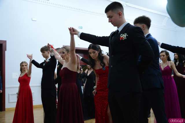 [FOTO, WIDEO] Ten wieczór zapamiętają na długo! Studniówka Zespołu Szkół Ponadpodstawowych w Ziębicach