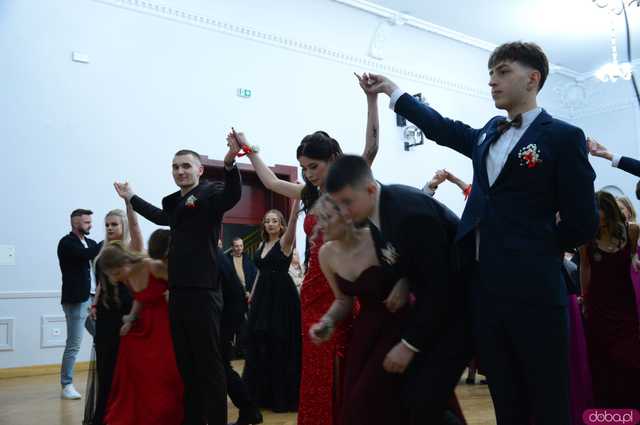 [FOTO, WIDEO] Ten wieczór zapamiętają na długo! Studniówka Zespołu Szkół Ponadpodstawowych w Ziębicach
