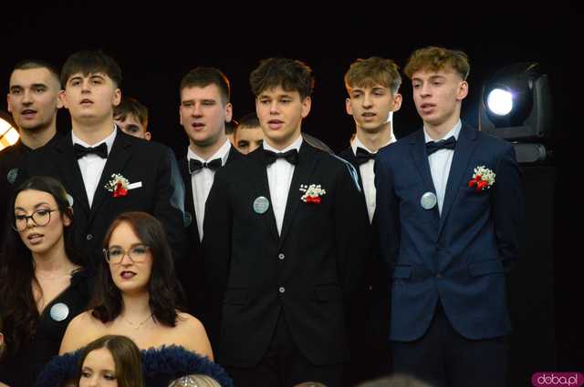 [FOTO, WIDEO] Ten wieczór zapamiętają na długo! Studniówka Zespołu Szkół Ponadpodstawowych w Ziębicach