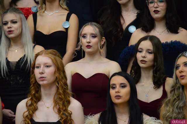 [FOTO, WIDEO] Ten wieczór zapamiętają na długo! Studniówka Zespołu Szkół Ponadpodstawowych w Ziębicach