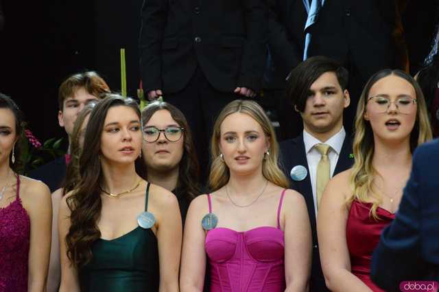 [FOTO, WIDEO] Ten wieczór zapamiętają na długo! Studniówka Zespołu Szkół Ponadpodstawowych w Ziębicach