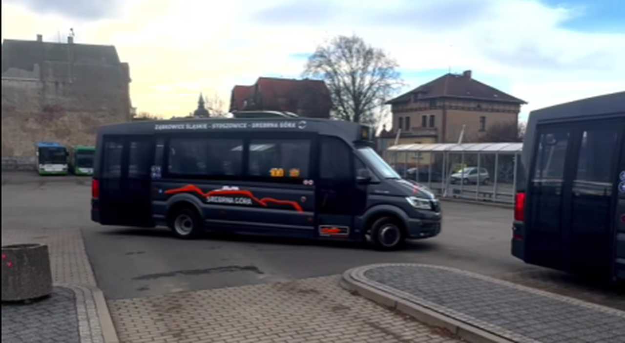 Prawie 11 500 sprzedanych biletów i 110 tysięcy przejechanych kilometrów - tak działała w ostatnim czasie Stoszowicka Komunikacja Autobusowa