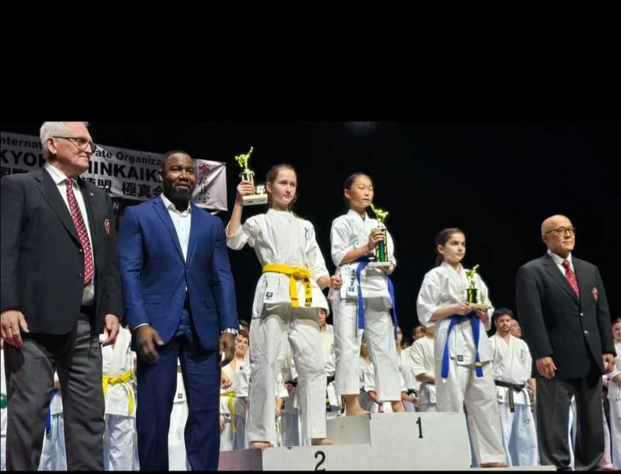 Zawodniczkii złotostockiego klubu karate na pudle zawodów w USA!