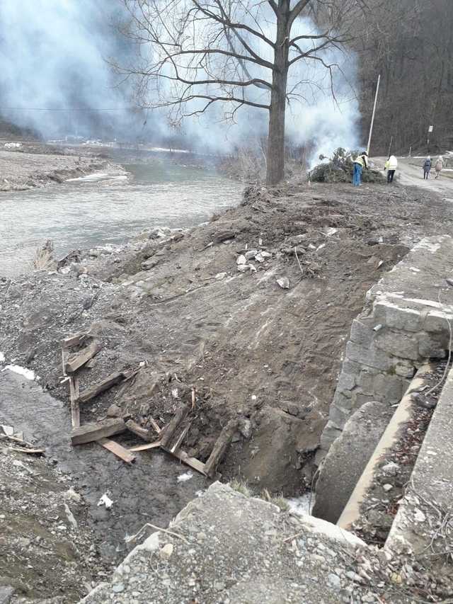 [FOTO] Bardo szykuje się do przyjęcia turystów. Trwa porządkowanie miasta 