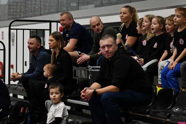 [WIDEO/FOTO] W Ziębicach walczyli o Puchar Prezesa Serów Lutomierskich. Piłkarzy wspierali goście specjalni