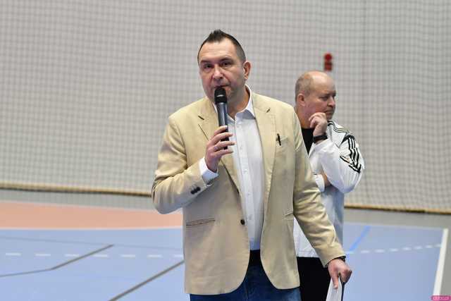 [WIDEO/FOTO] W Ziębicach walczyli o Puchar Prezesa Serów Lutomierskich. Piłkarzy wspierali goście specjalni