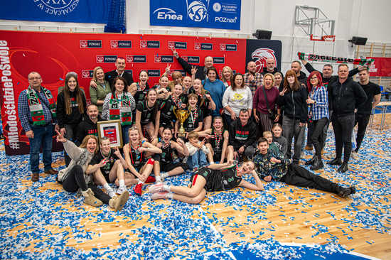 [FOTO] Srebrny sukces młodych koszykarek z Ziębic – Zuzanna Smędzik z tytułem MVP!