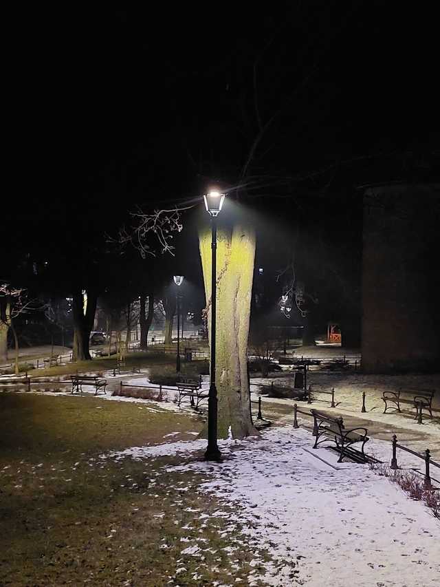 [FOTO] Trwa wymiana oświetlenia na terenie Ząbkowic Śląskich, gdzie pojawią się nowe lampy?