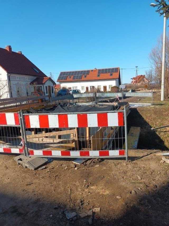 [FOTO] Remont ul. Bocznej w Ciepłowodach nabiera tempa