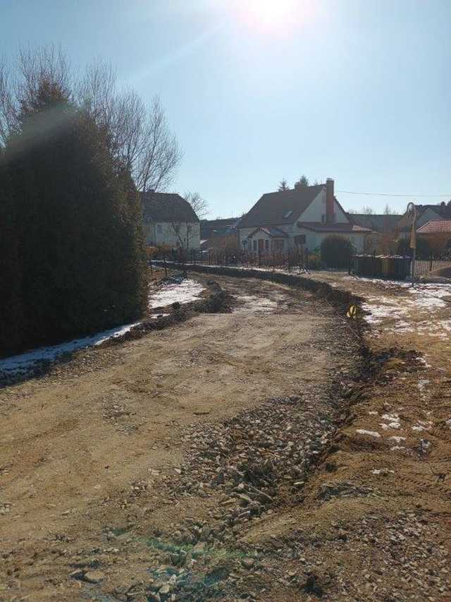 [FOTO] Remont ul. Bocznej w Ciepłowodach nabiera tempa