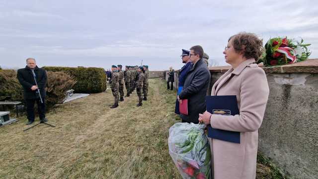 [FOTO] Pamięć, która nie zgaśnie. Uroczyste odznaczenie grobu Czesława Marcjana w Budzowie 