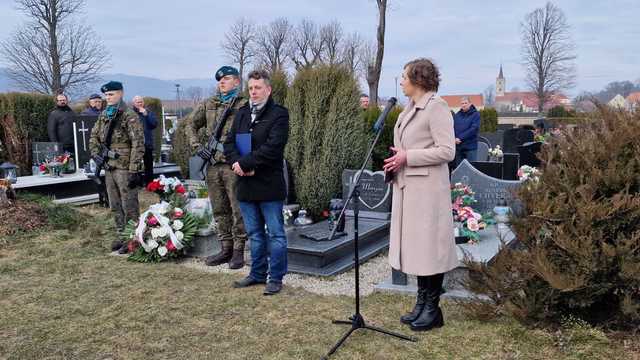 [FOTO] Pamięć, która nie zgaśnie. Uroczyste odznaczenie grobu Czesława Marcjana w Budzowie 