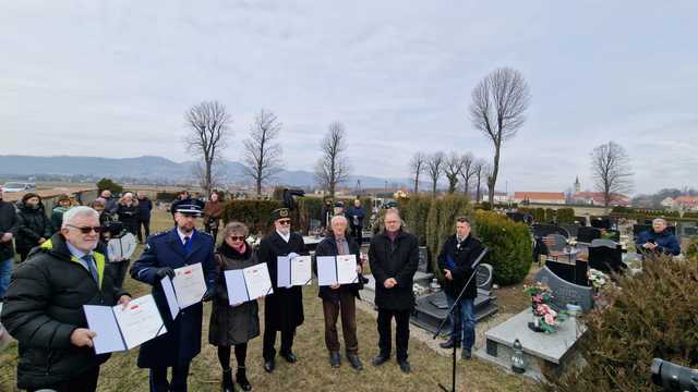 [FOTO] Pamięć, która nie zgaśnie. Uroczyste odznaczenie grobu Czesława Marcjana w Budzowie 