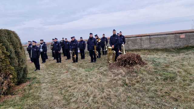 [FOTO] Pamięć, która nie zgaśnie. Uroczyste odznaczenie grobu Czesława Marcjana w Budzowie 