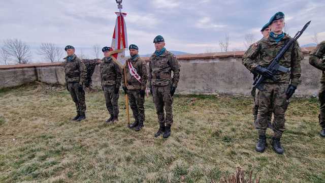 [FOTO] Pamięć, która nie zgaśnie. Uroczyste odznaczenie grobu Czesława Marcjana w Budzowie 