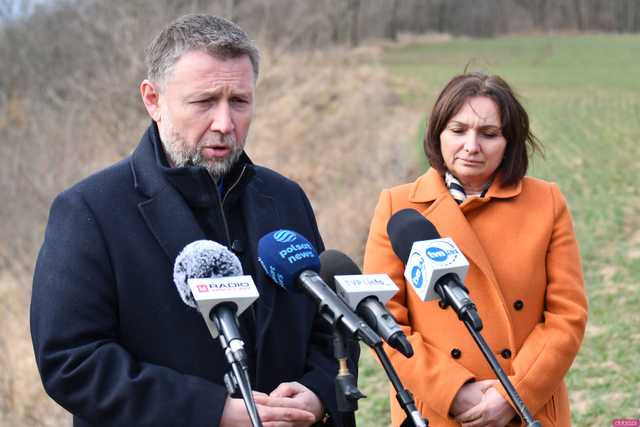 [FOTO] Kiedy rozpocznie się budowa zbiornika retencyjnego Kamieniec Ząbkowicki? Konferencja ministrów Kierwińskiego oraz Roguskiej w Suszce