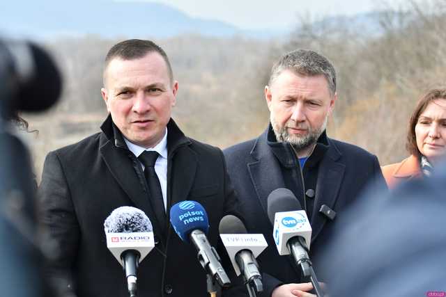 [FOTO] Kiedy rozpocznie się budowa zbiornika retencyjnego Kamieniec Ząbkowicki? Konferencja ministrów Kierwińskiego oraz Roguskiej w Suszce