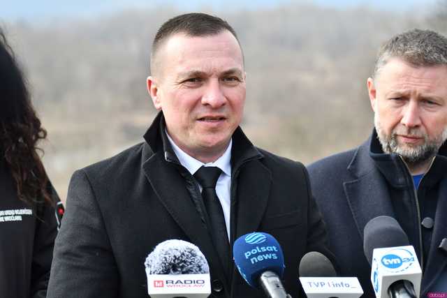 [FOTO] Kiedy rozpocznie się budowa zbiornika retencyjnego Kamieniec Ząbkowicki? Konferencja ministrów Kierwińskiego oraz Roguskiej w Suszce