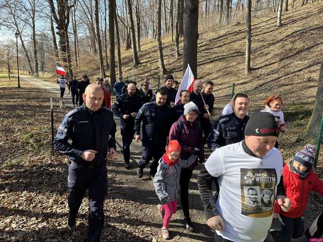 [FOTO] Kamieniec Ząbkowicki upamiętnił Żołnierzy Wyklętych podczas Biegu Tropem Wilczym