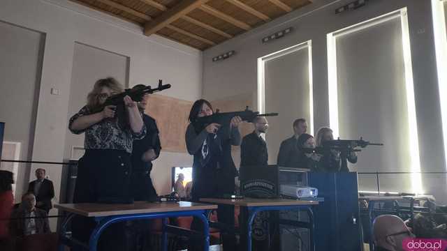 [FOTO] Wirtualna strzelnica w Ziębicach otwarta! 