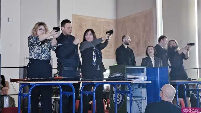 [FOTO] Wirtualna strzelnica w Ziębicach otwarta! 