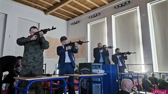 [FOTO] Wirtualna strzelnica w Ziębicach otwarta! 