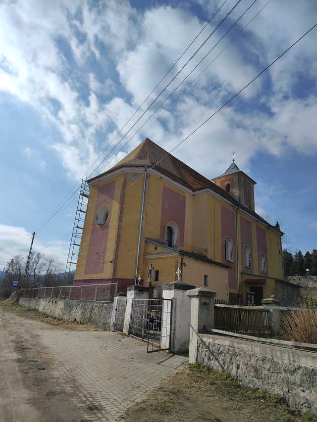 [FOTO] Parafianie Kościoła św. Jakuba w Chwalisławiu mogą cieszyć się nowym pokryciem dachowym