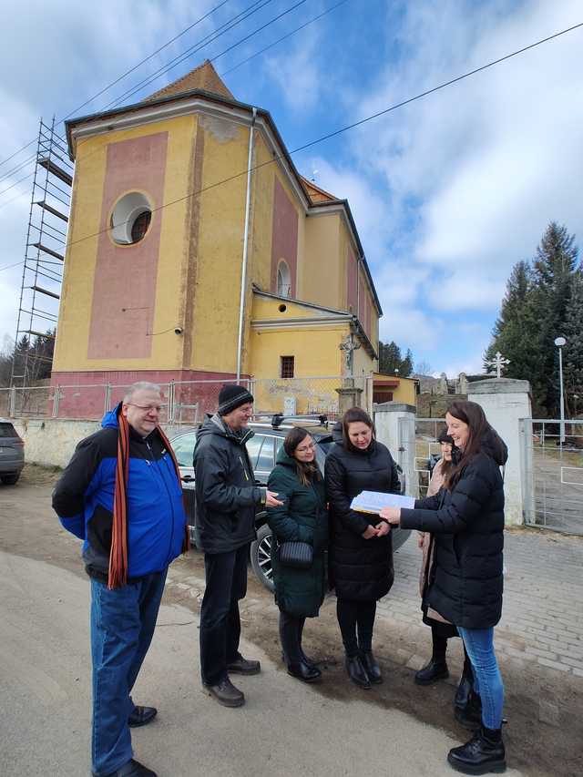[FOTO] Parafianie Kościoła św. Jakuba w Chwalisławiu mogą cieszyć się nowym pokryciem dachowym