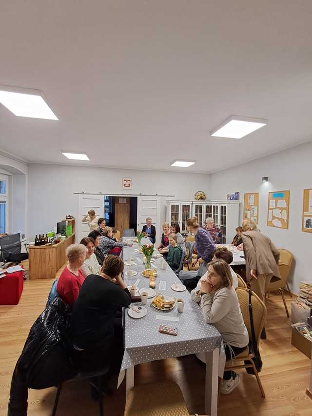 [FOTO] Literacko i kosmetycznie! Tak świętowano Dzień Kobiet w Brzeźnicy