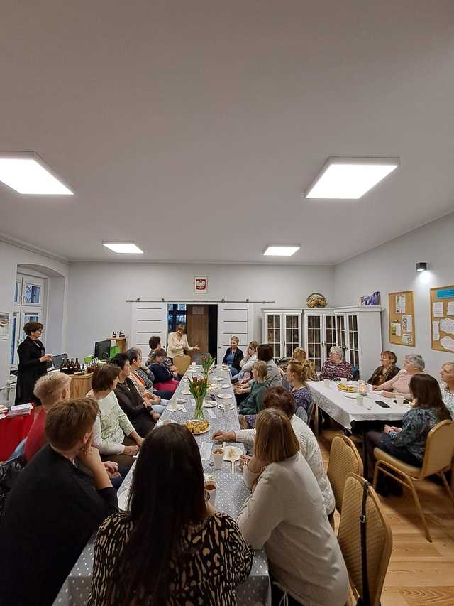 [FOTO] Literacko i kosmetycznie! Tak świętowano Dzień Kobiet w Brzeźnicy