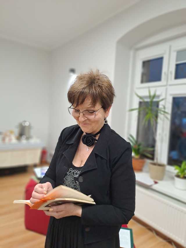 [FOTO] Literacko i kosmetycznie! Tak świętowano Dzień Kobiet w Brzeźnicy