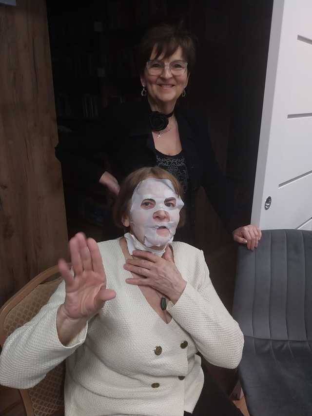 [FOTO] Literacko i kosmetycznie! Tak świętowano Dzień Kobiet w Brzeźnicy