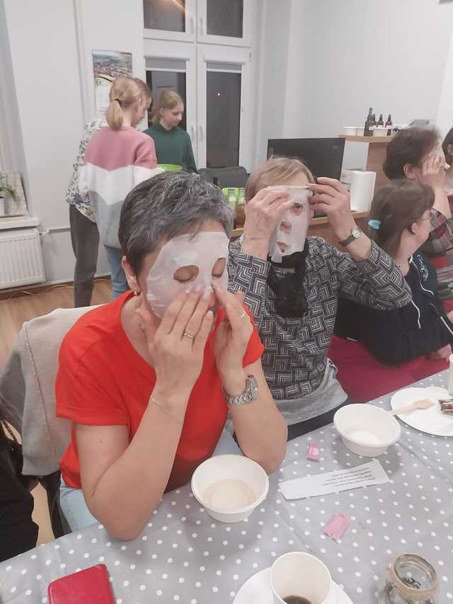[FOTO] Literacko i kosmetycznie! Tak świętowano Dzień Kobiet w Brzeźnicy