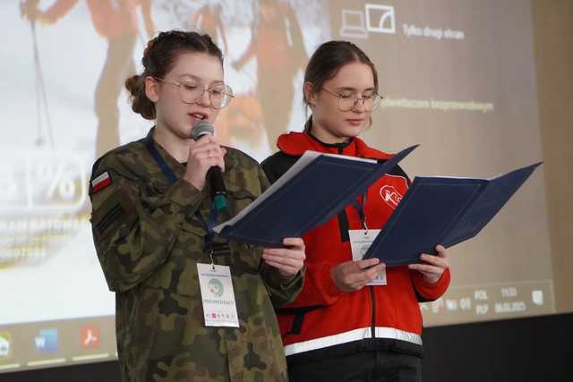 [FOTO] Jak reagować w kryzysie? Licealistki z Henrykowa zorganizowały warsztaty dla młodzieży w tej tematyce 