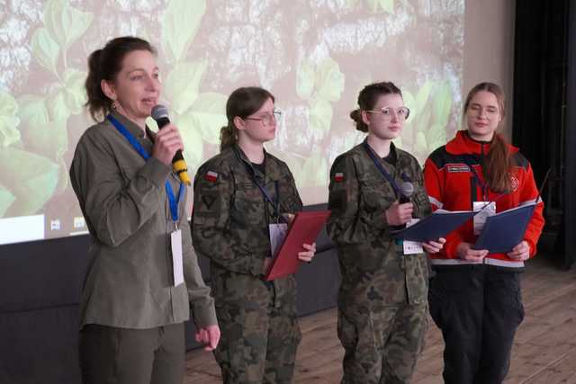 [FOTO] Jak reagować w kryzysie? Licealistki z Henrykowa zorganizowały warsztaty dla młodzieży w tej tematyce 