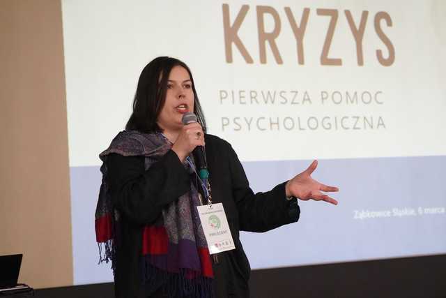 [FOTO] Jak reagować w kryzysie? Licealistki z Henrykowa zorganizowały warsztaty dla młodzieży w tej tematyce 