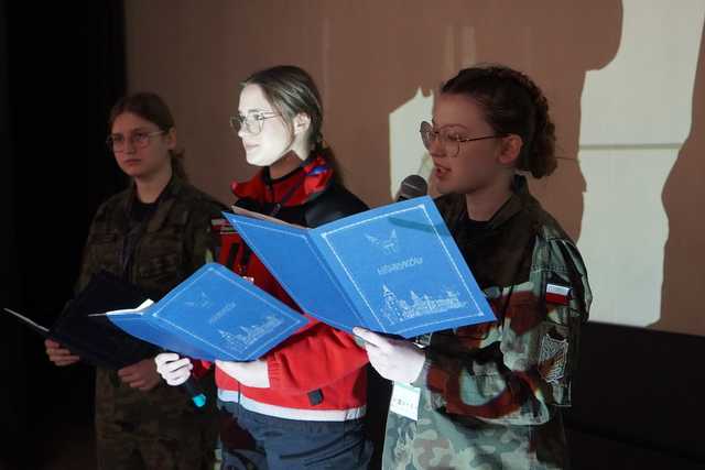 [FOTO] Jak reagować w kryzysie? Licealistki z Henrykowa zorganizowały warsztaty dla młodzieży w tej tematyce 