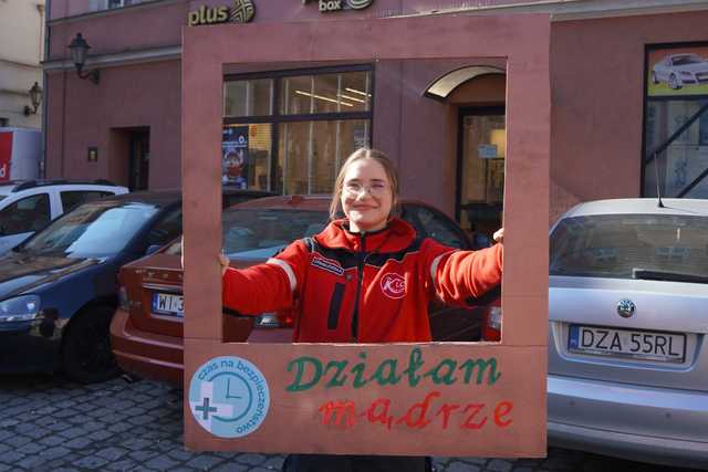 [FOTO] Jak reagować w kryzysie? Licealistki z Henrykowa zorganizowały warsztaty dla młodzieży w tej tematyce 
