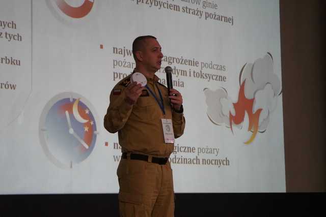[FOTO] Jak reagować w kryzysie? Licealistki z Henrykowa zorganizowały warsztaty dla młodzieży w tej tematyce 
