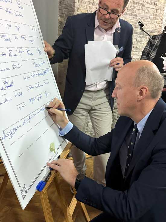 [FOTO] Samorządowcy z naszego powiatu podpisali Deklarację Sudecką 2035. Przedstawiamy główne założenia!