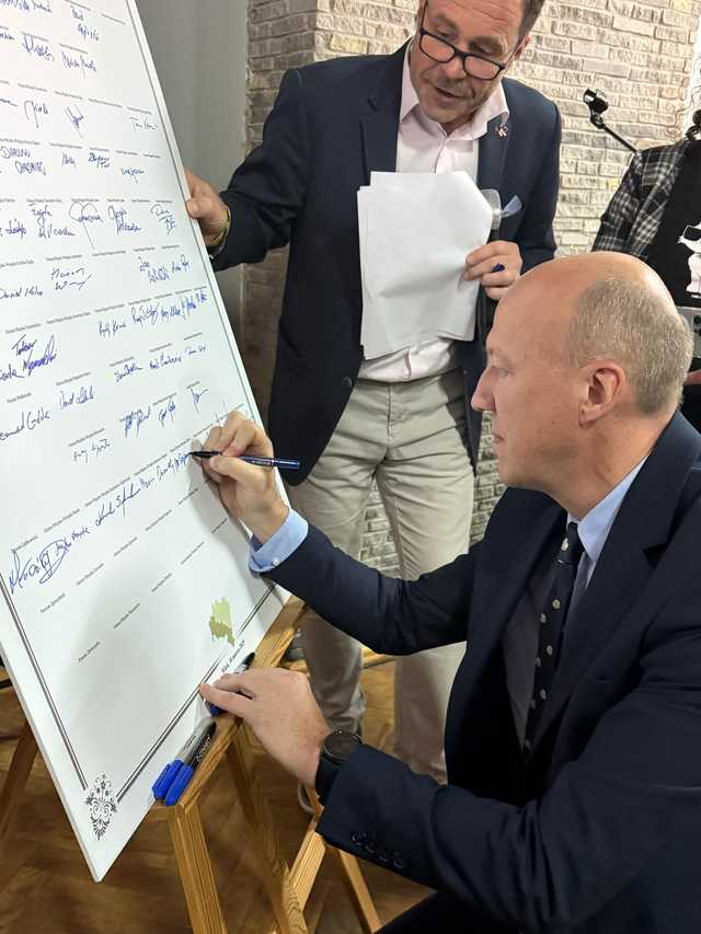 [FOTO] Samorządowcy z naszego powiatu podpisali Deklarację Sudecką 2035. Przedstawiamy główne założenia!